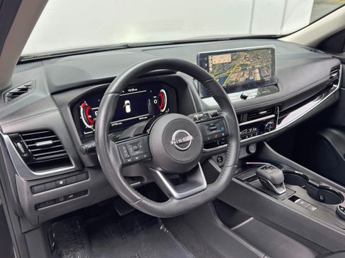 Used 2024 Nissan Rogue SL AWD/4WD image 12