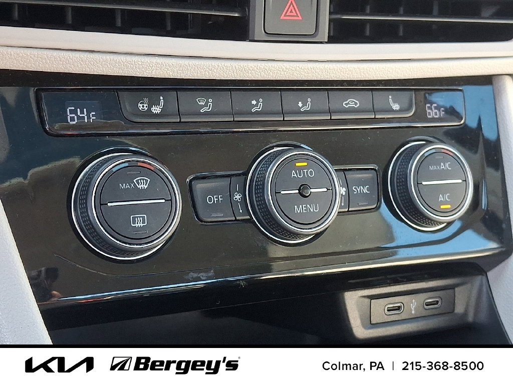Used 2020 Volkswagen Jetta SE w/ SE Cold Weather Package FWD image 18