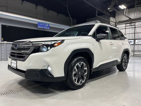 Used 2026 Subaru Forester Premium AWD/4WD image 3