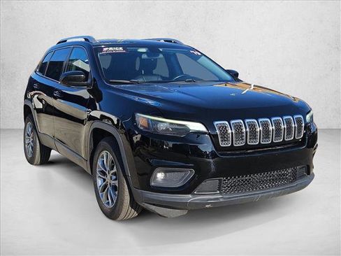 Used 2019 Jeep Cherokee Latitude Plus image 3