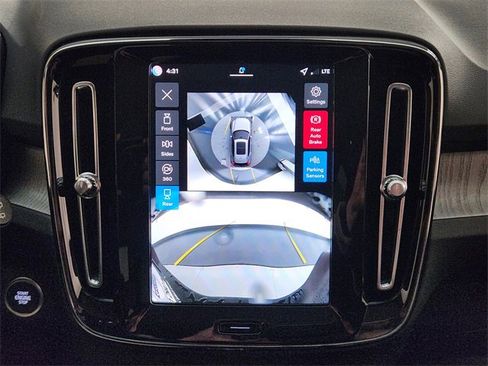 New 2026 Volvo XC40 B5 Plus w/ Protection Package Premier image 17