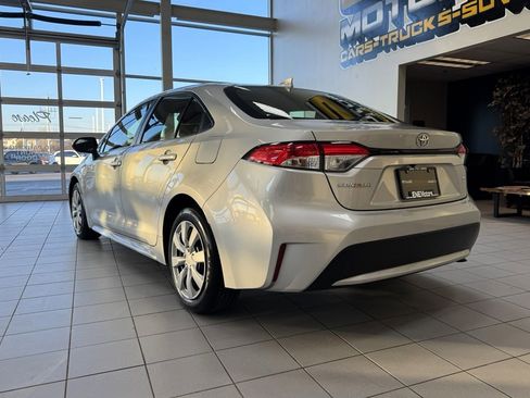 Used 2020 Toyota Corolla LE image 4