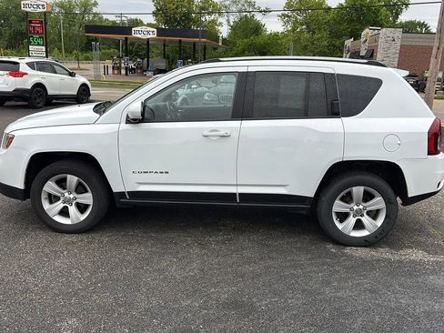 Used 2017 Jeep Compass Latitude AWD/4WD image 2