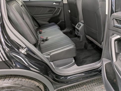 Used 2022 Volkswagen Tiguan SE w/ Panoramic Sunroof Package AWD/4WD image 26