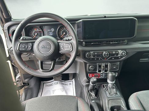 Used 2025 Jeep Wrangler Unlimited Rubicon AWD/4WD image 10