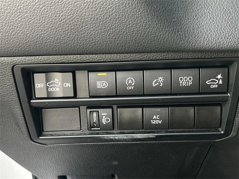 Used 2023 Toyota Tundra Limited image 25