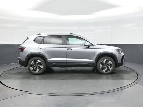 New 2026 Volkswagen Taos SE AWD/4WD image 8