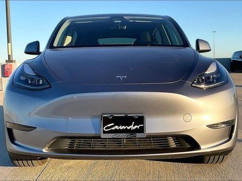 Used 2025 Tesla Model Y Long Range image 2