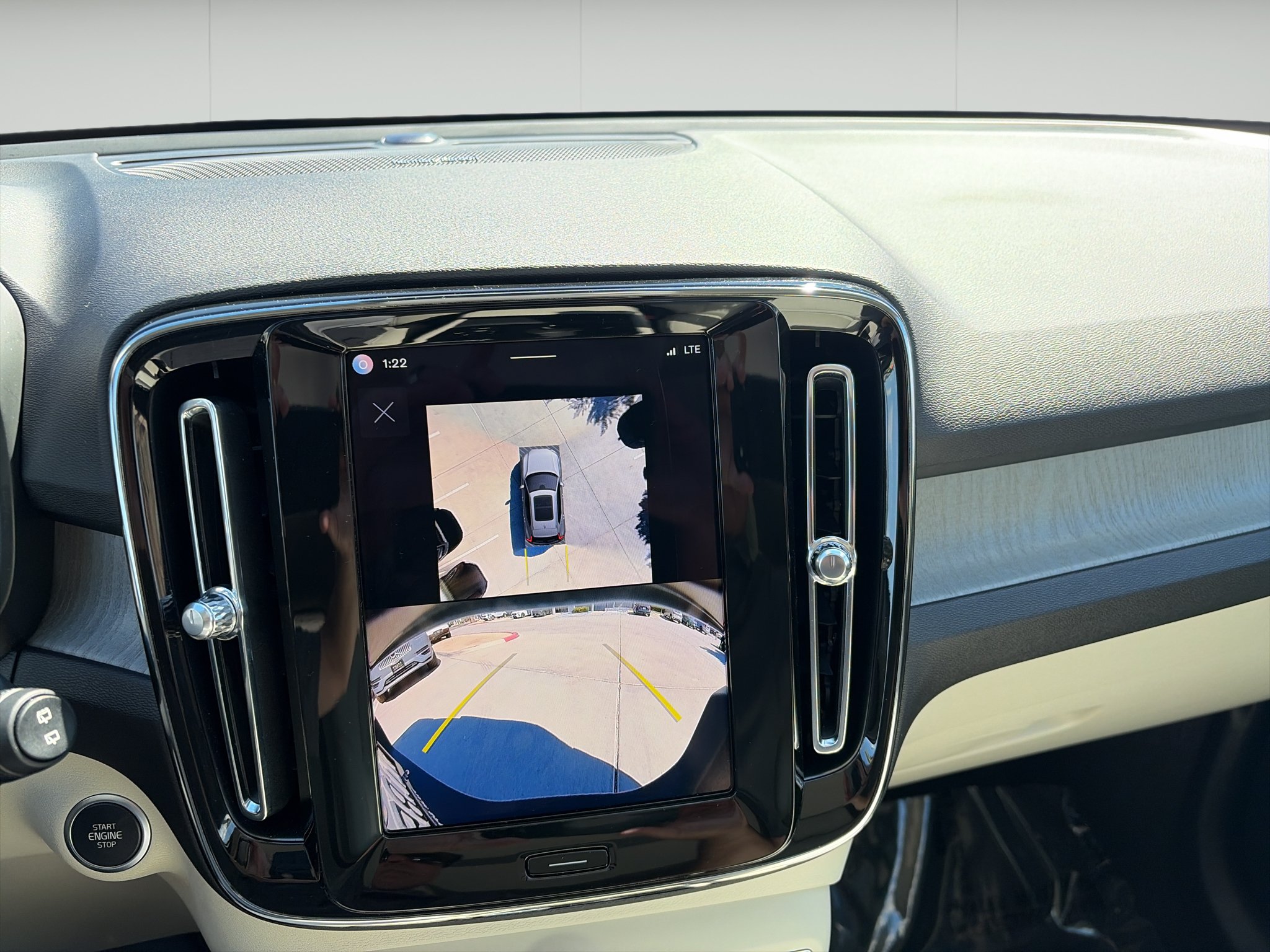 Used 2024 Volvo XC40 B5 Plus w/ Protection Package Premier AWD/4WD image 8