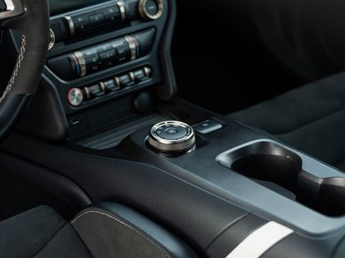 Used 2021 Ford Mustang Shelby GT500 w/ Carbon Fiber Track Pack image 29