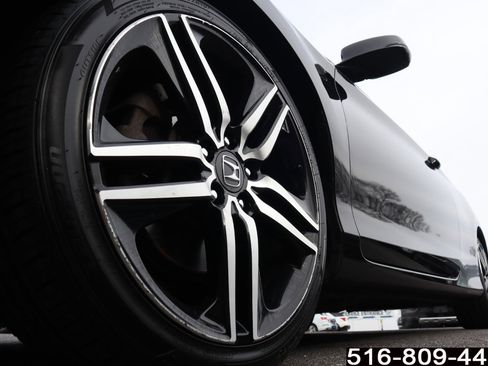 Used 2017 Honda Accord Touring image 11