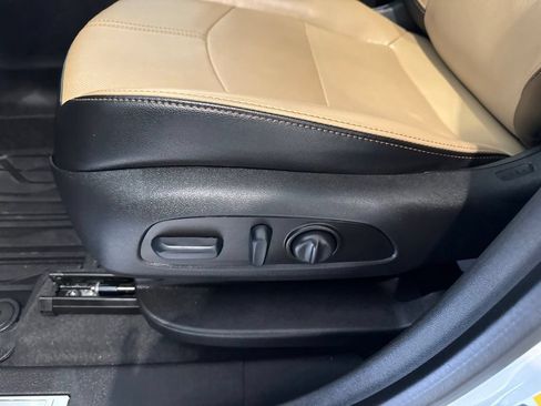 Used 2023 Chevrolet Equinox Premier AWD/4WD image 25