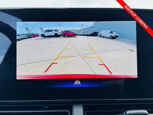 Used 2025 Chevrolet Trax LT w/ LT Convenience Package image 8