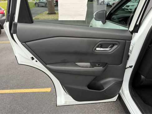 Used 2025 Nissan Rogue SV AWD/4WD image 18
