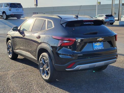 New 2026 Chevrolet Trax LT image 3