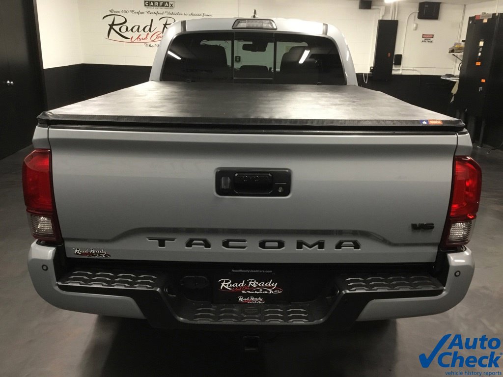 Used 2018 Toyota Tacoma TRD Off-Road w/ Technology Package AWD/4WD image 9