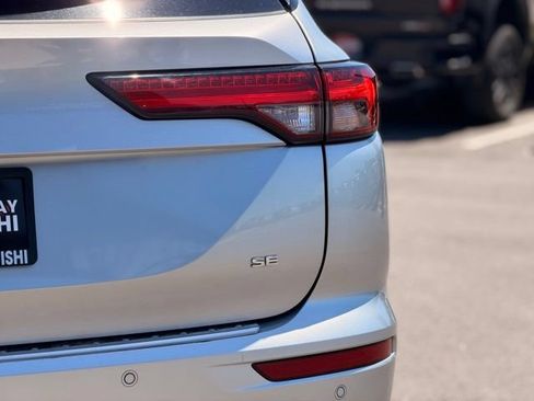 Used 2024 Mitsubishi Outlander SE FWD image 11