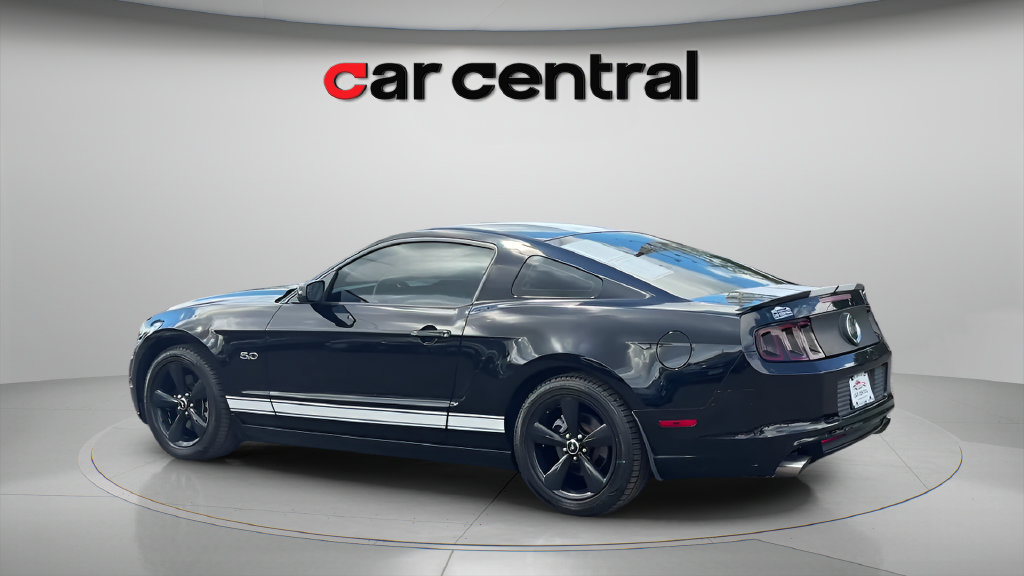Used 2013 Ford Mustang GT RWD image 3
