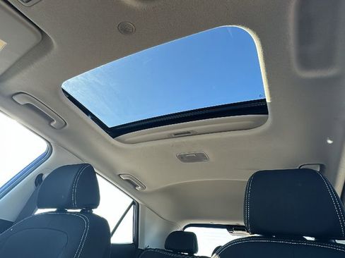 Used 2025 Hyundai Venue SEL image 5