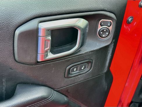 Used 2022 Jeep Wrangler Unlimited Sahara AWD/4WD image 19