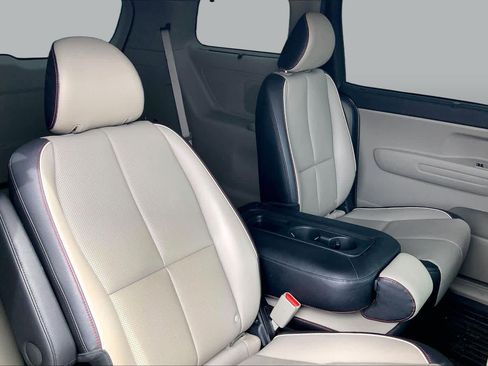 Used 2021 Kia Sedona EX FWD image 20