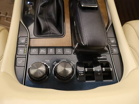 Used 2017 Lexus LX 570 4WD image 8