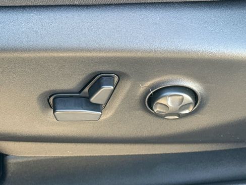 New 2027 Chrysler Pacifica Select FWD image 23