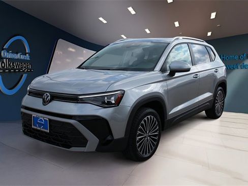 New 2026 Volkswagen Taos SE image 9