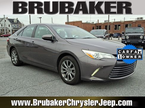 Used 2015 Toyota Camry XLE w/ Moonroof Package image 1
