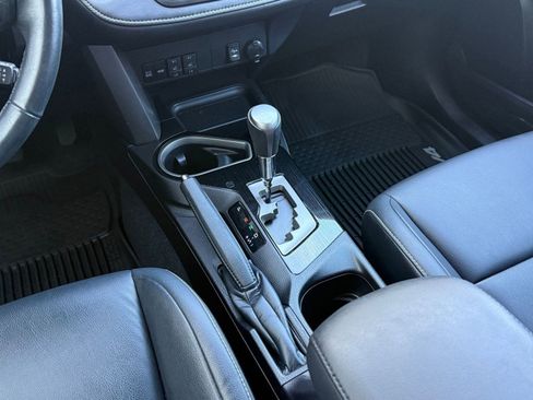 Used 2017 Toyota RAV4 Limited image 17