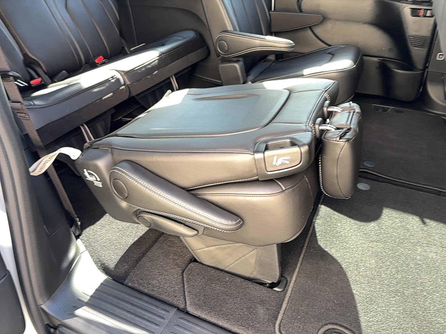 New 2026 Chrysler Pacifica Select AWD/4WD image 9