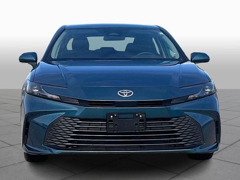 Used 2025 Toyota Camry LE image 3