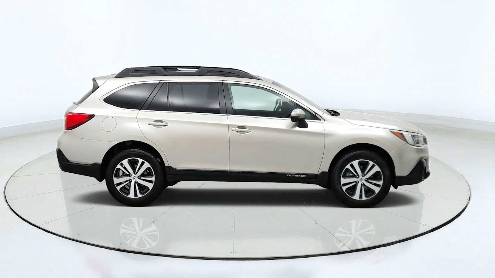 Used 2019 Subaru Outback 3.6R Limited w/ Popular Package #2 AWD/4WD image 10