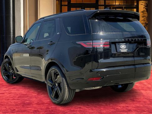 New 2025 Land Rover Discovery Dynamic SE image 3