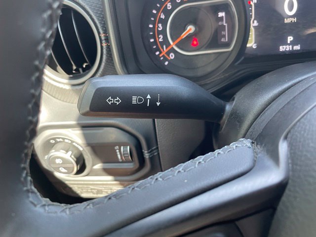 Used 2025 Jeep Gladiator Mojave w/ Convenience Group AWD/4WD image 19
