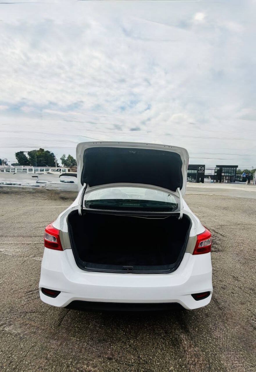 Used 2019 Nissan Sentra SV FWD image 11