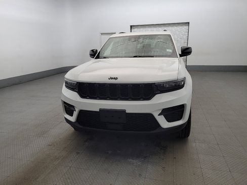 Used 2023 Jeep Grand Cherokee Altitude image 15