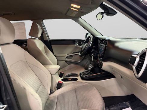Used 2020 Kia Soul S FWD image 23