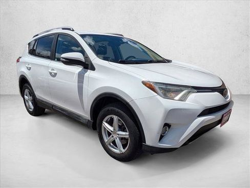 Used 2018 Toyota RAV4 XLE AWD/4WD image 3