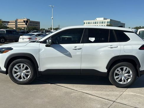 Used 2026 Toyota Corolla Cross L image 2