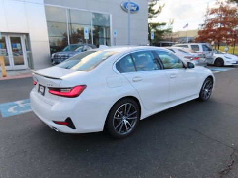 Used 2022 BMW 330i xDrive 330i xDrive w/ Driving Assistance Package image 5