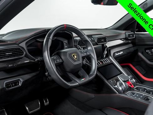 Used 2023 Lamborghini Urus Performante AWD/4WD image 13