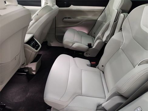 New 2025 Volvo EX90 Plus image 28