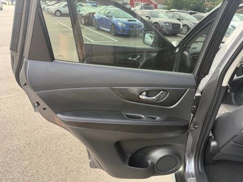 Used 2017 Nissan Rogue SV w/ Midnight Edition AWD/4WD image 19