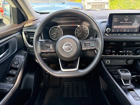 Used 2021 Nissan Rogue SV image 14