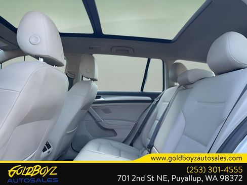 Used 2017 Volkswagen Golf SE image 15