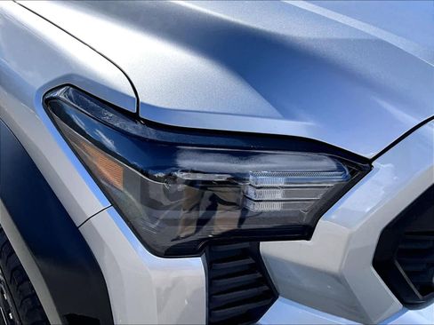 Used 2025 Toyota Tacoma TRD Off-Road AWD/4WD image 34