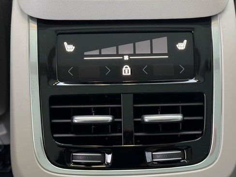 New 2025 Volvo XC90 B6 Plus w/ Protection Package Premier image 19