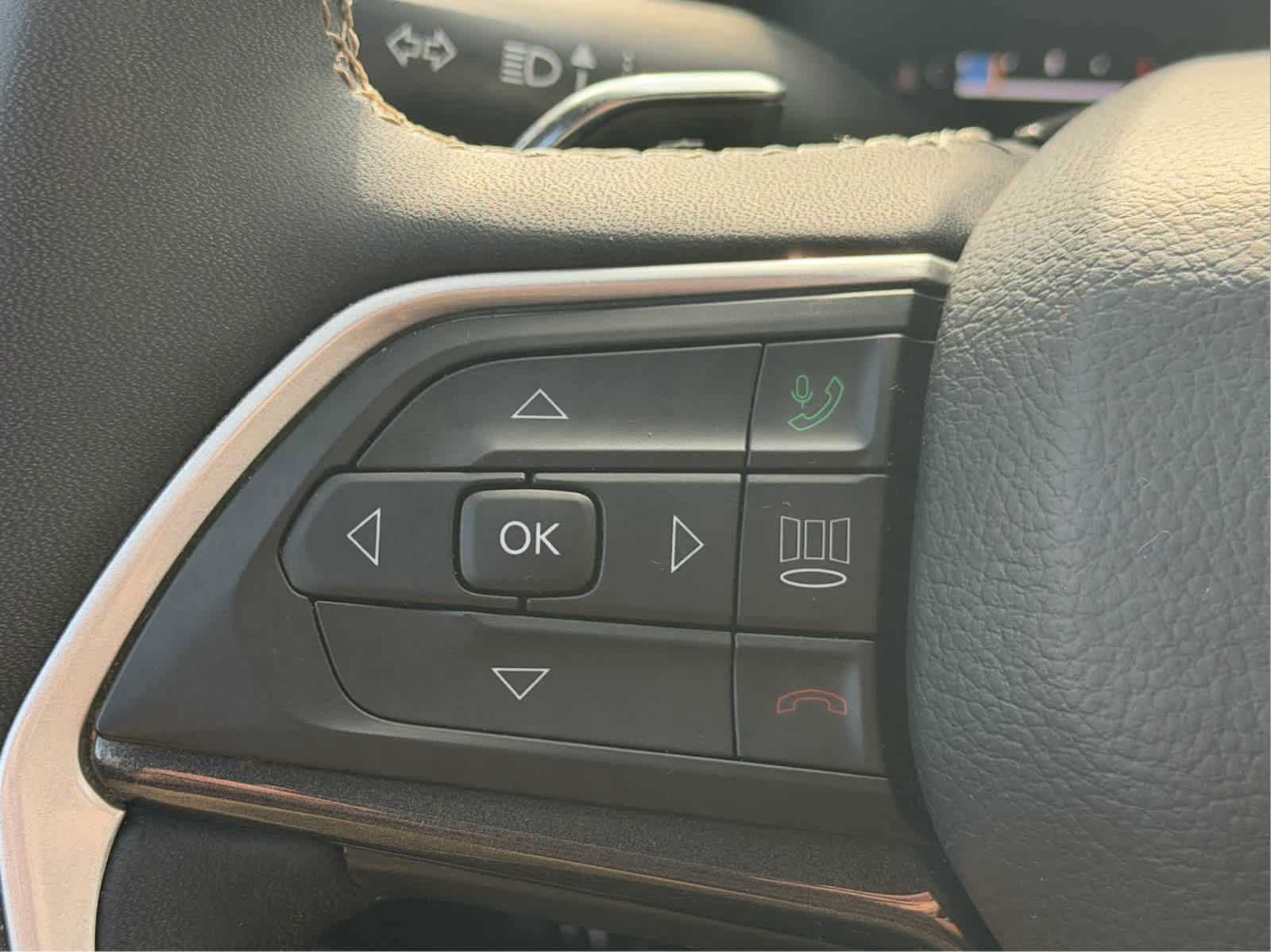 Used 2023 Jeep Grand Cherokee L Laredo w/ Luxury Tech Group I AWD/4WD image 18