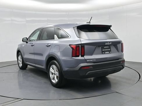 Used 2023 Kia Sorento LX FWD image 5